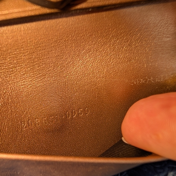 Gucci Guccissima Embossed Metallic Leather Key Holder with Gold Heart Snap - Picture 8 of 8